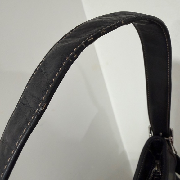 Coach Hampton Buckle SoHo
Shoulder - Picture 9 of 9